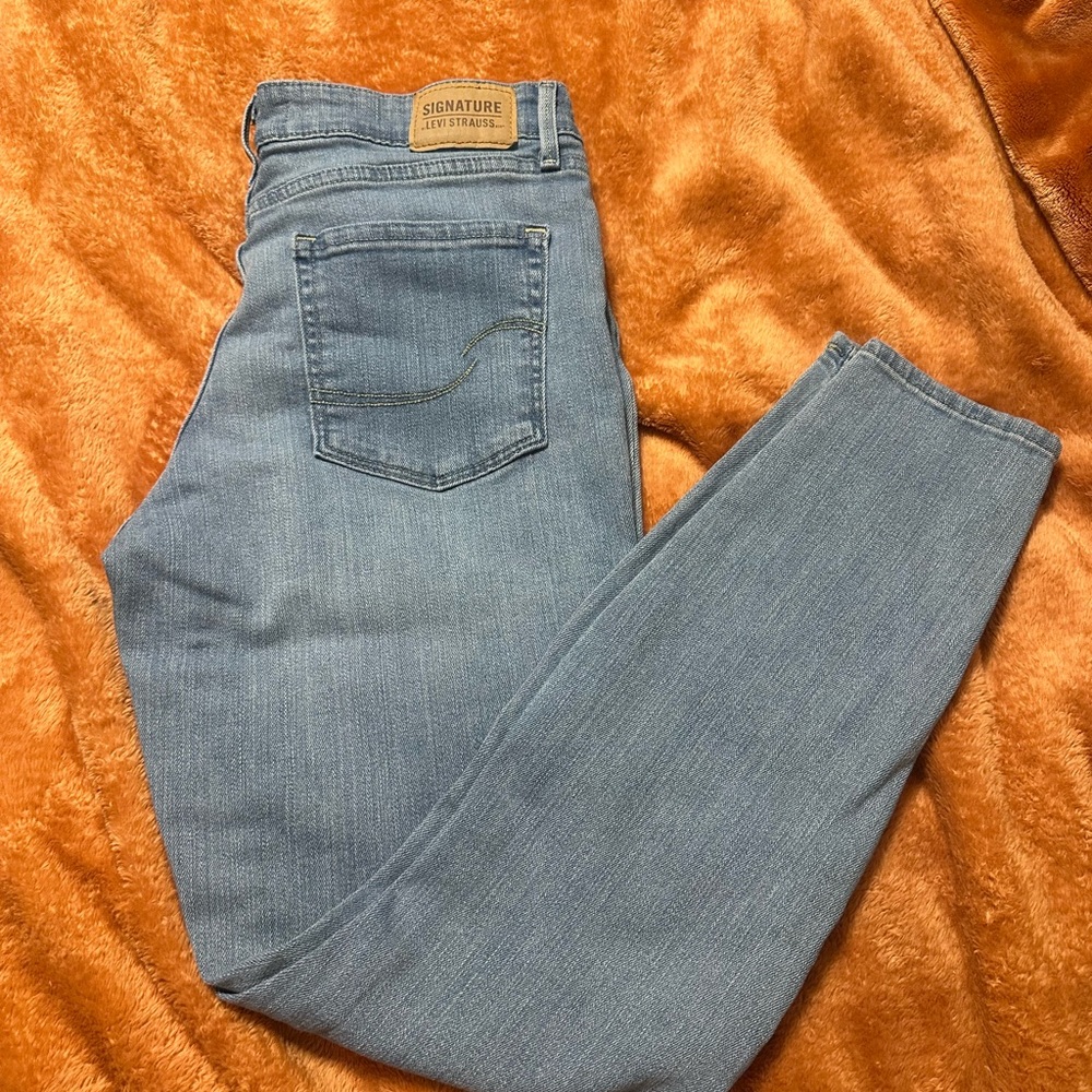 Signature Women's mid rise skinny jeans
